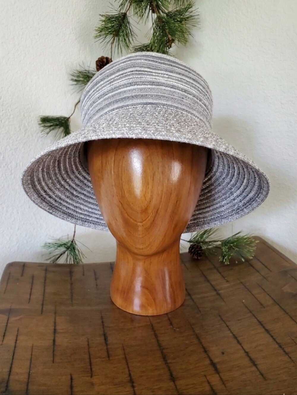 Liz Claiborne Grey White Braid Cloche Bucket Hat Sun Packable Travel Summer